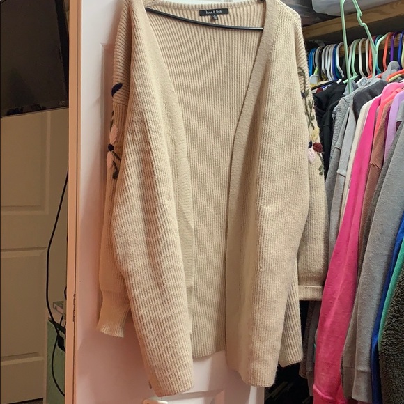 Sweater - Picture 6 of 7